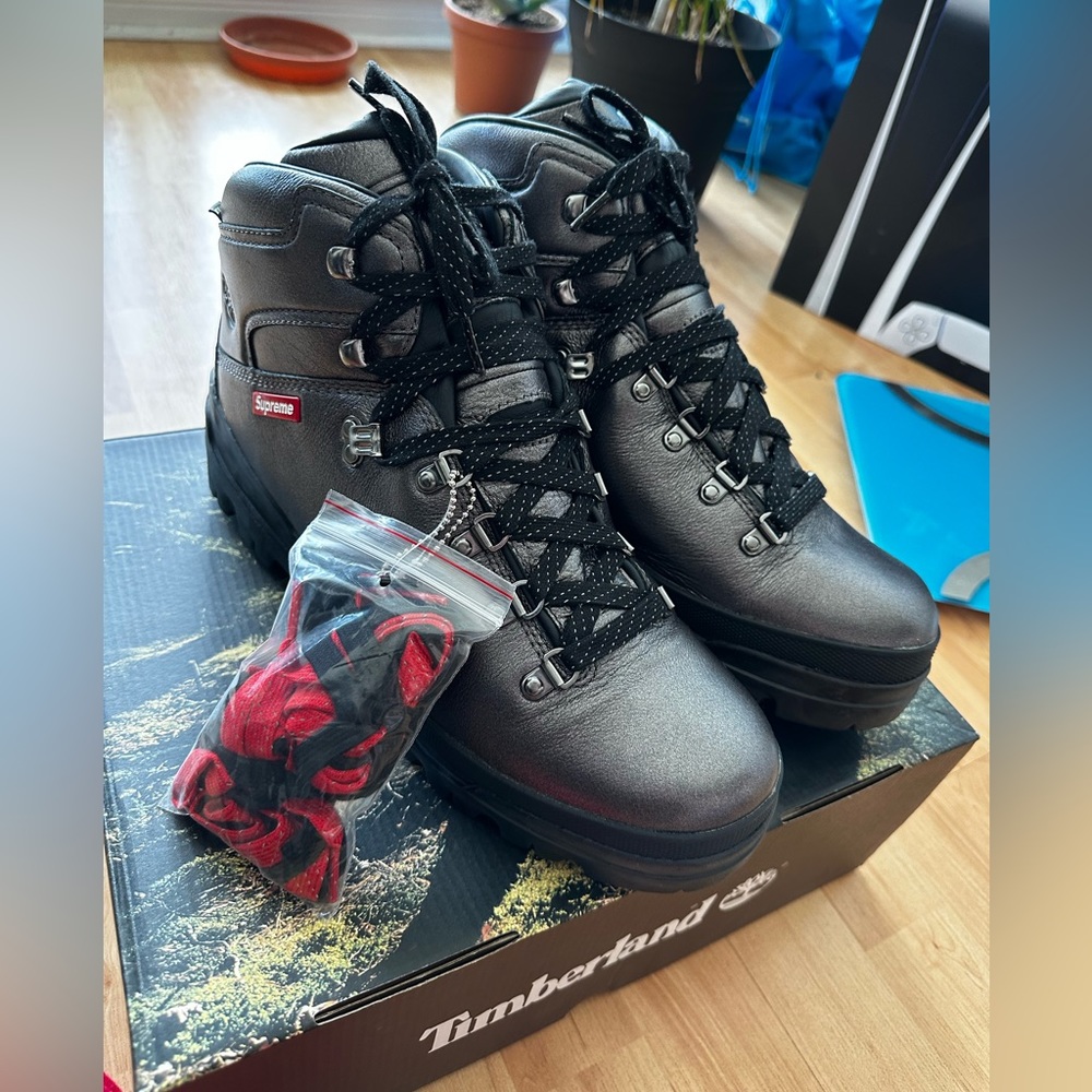 SUPREME X TIMBERLAND boots, VIBRAM sole, size US 12M, NEW